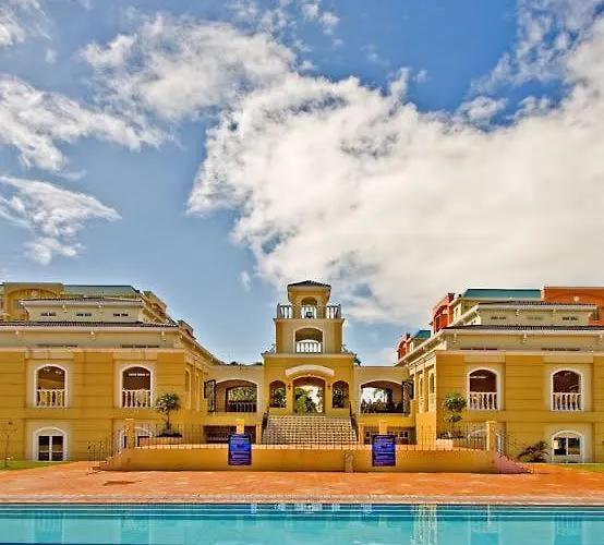 Flat Naia Chateau Elysee Pool View * Manila