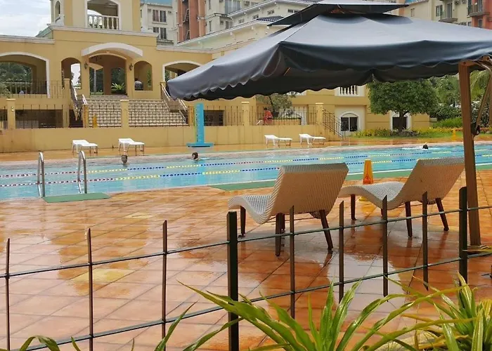 Flat Naia Chateau Elysee Pool View * Manila