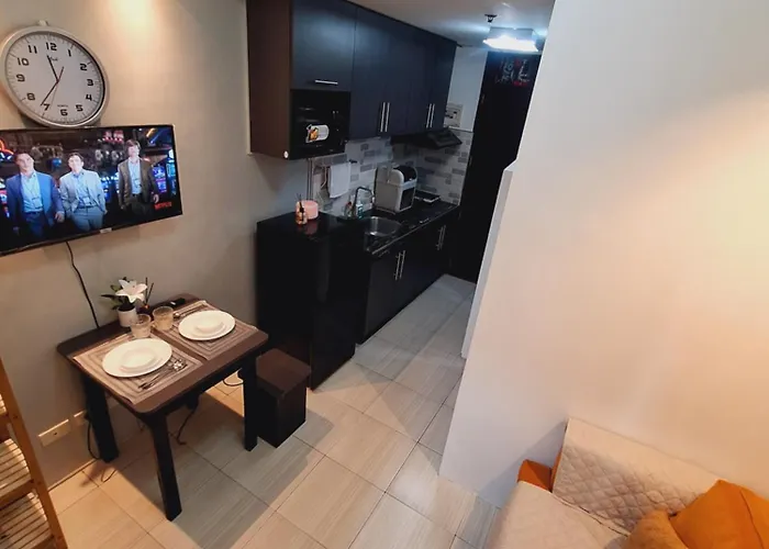 Apartment Flat Naia Chateau Elysee Pool View Manila